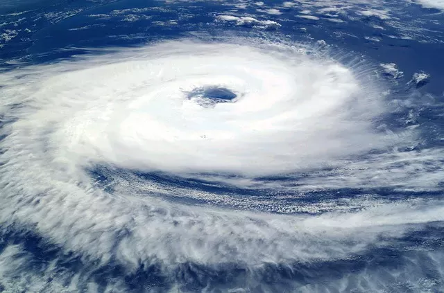 宇宙から見た台風の姿