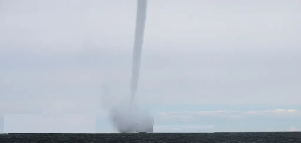 海上に発生した竜巻